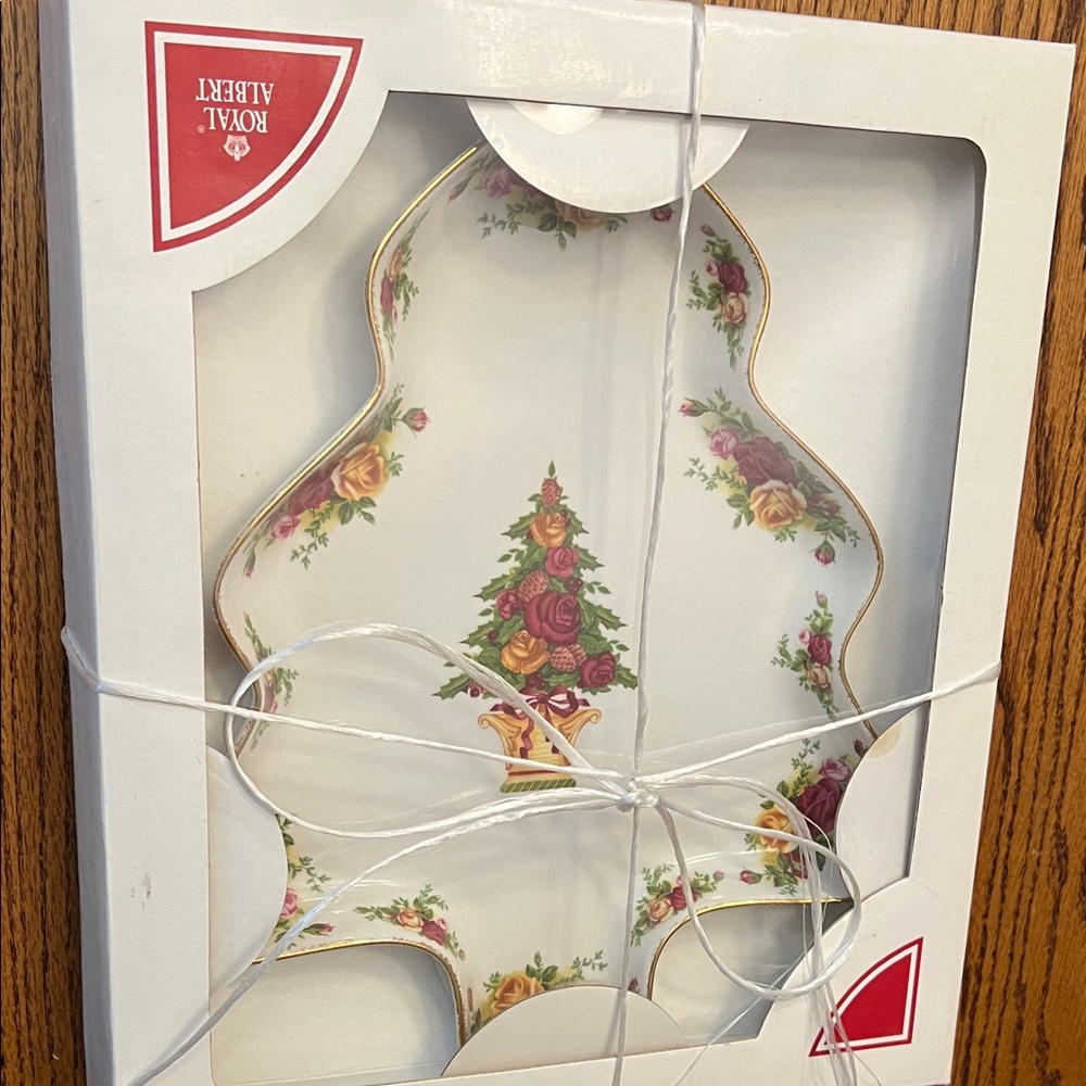 Royal Albert Old Country Rose Holiday Festive Floral Christmas Tree Shaped Plate
